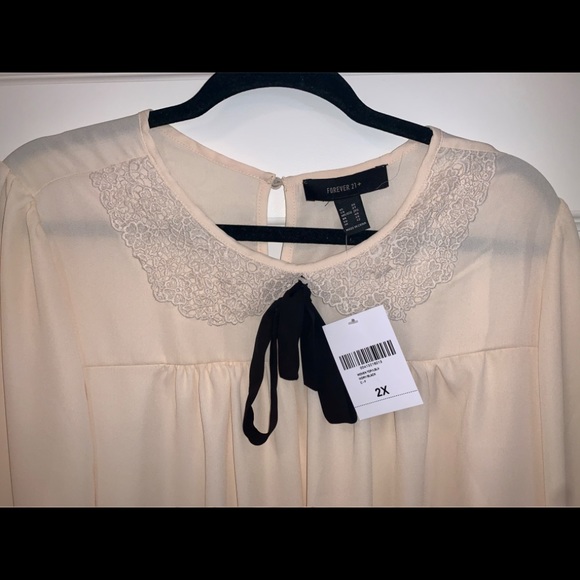 Cream Blouse with Black Bow Size 2x - Picture 3 of 4
